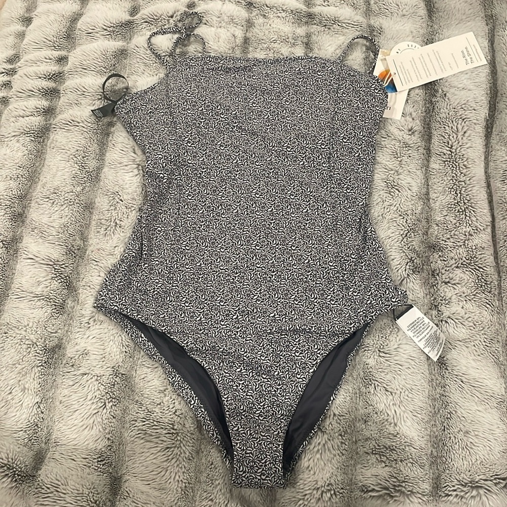 Vuori one piece fine swim suit Dune super cute brand new, with tags!